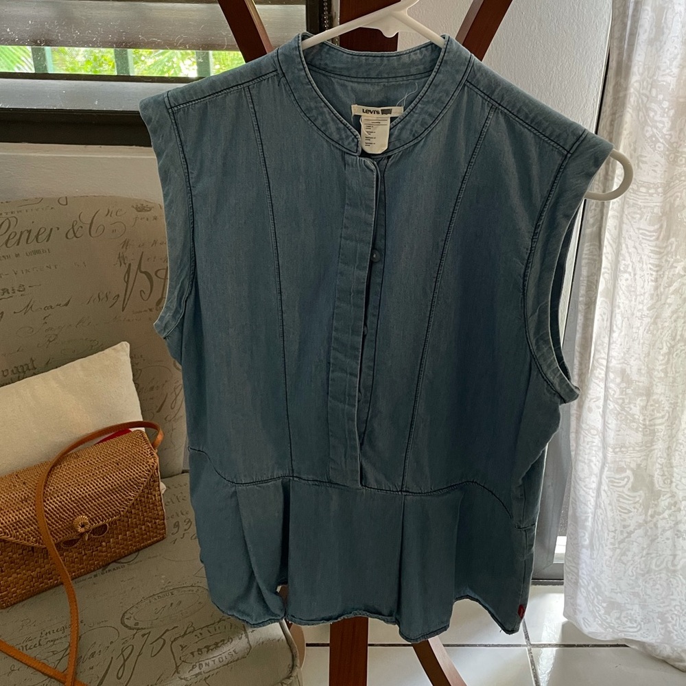 Levi’s Denim blouse with buttons